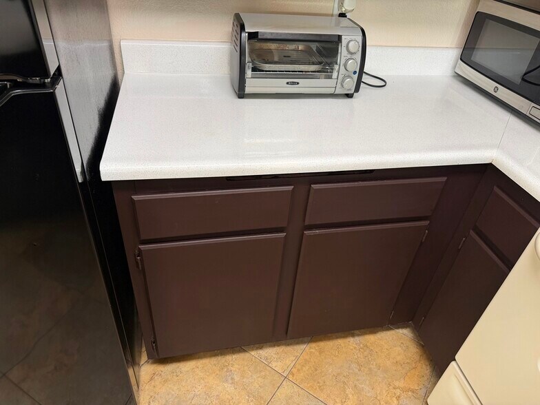 Building Photo - 8889 Caminito Plaza Centro