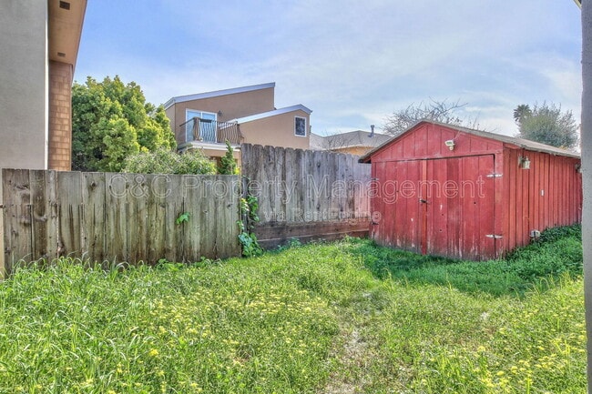 Building Photo - 419 Watson St