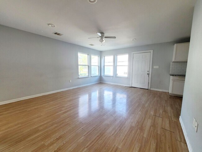 Building Photo - 7608 E Magnolia, B