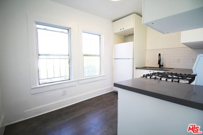 Building Photo - 566 N Juanita Ave