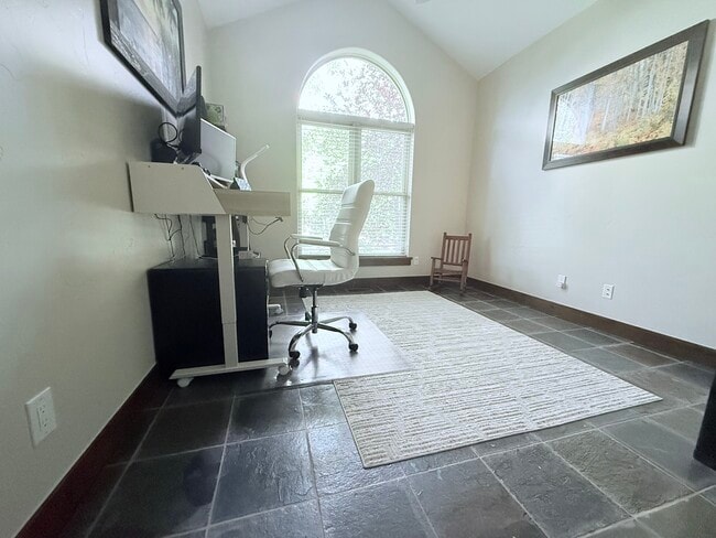 Building Photo - 271 Black Bear Dr