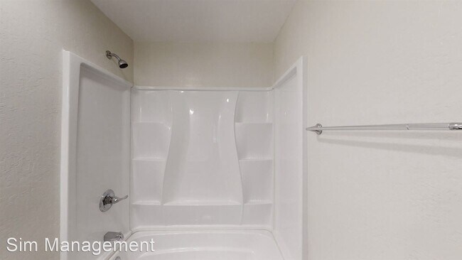 Building Photo - 2 br, 1 bath Apartment - 906 E Roma Avenue