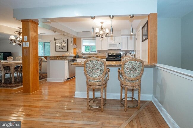 Building Photo - 1750 Oakwood Terrace