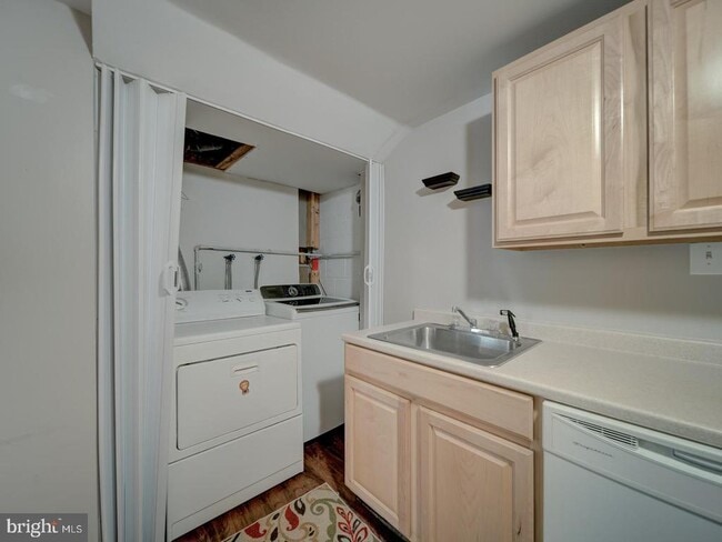 Building Photo - 8606 London Ct
