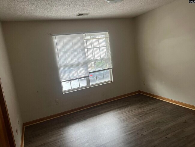 Building Photo - 124 Hazelwood Ct