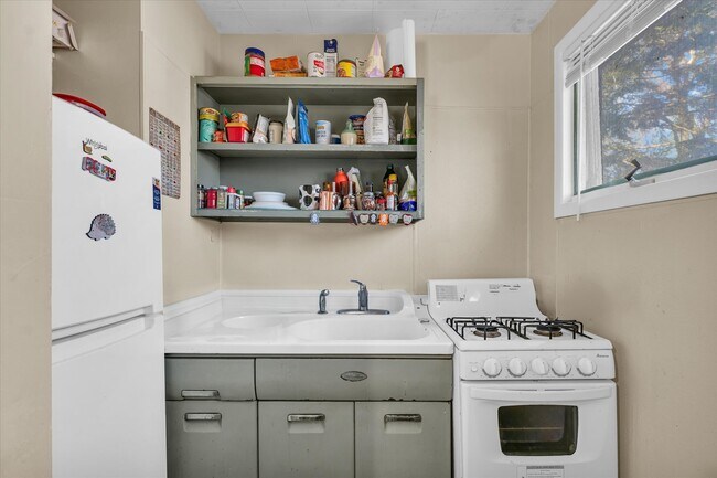 Building Photo - 907 E California Ave