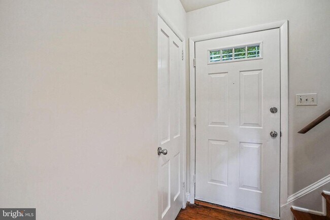 Building Photo - 8525 Geren Rd