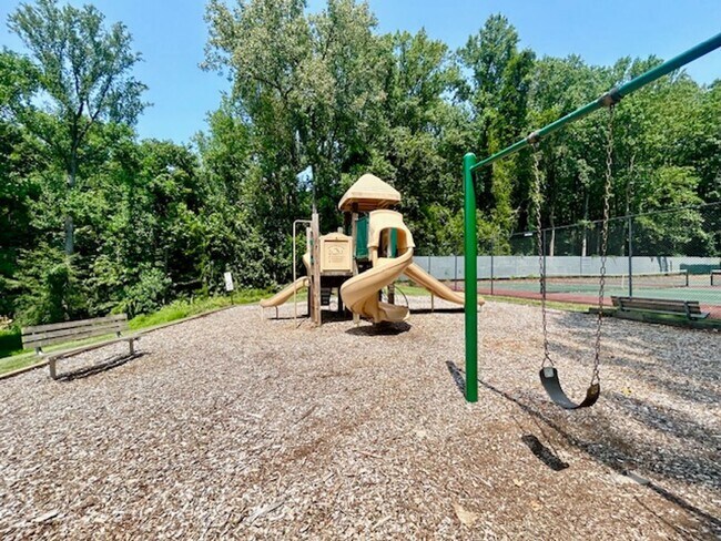 Building Photo - Cozy Oasis in Rockville!