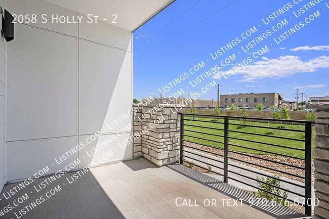 Building Photo - Brand New Row Home near DU close to I-25 a...