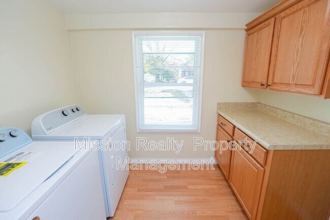 Building Photo - 7509 Montrose Ave