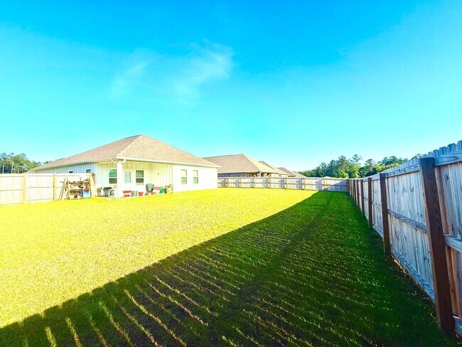Building Photo - Charming 4BR House in a Calm and friendly ...