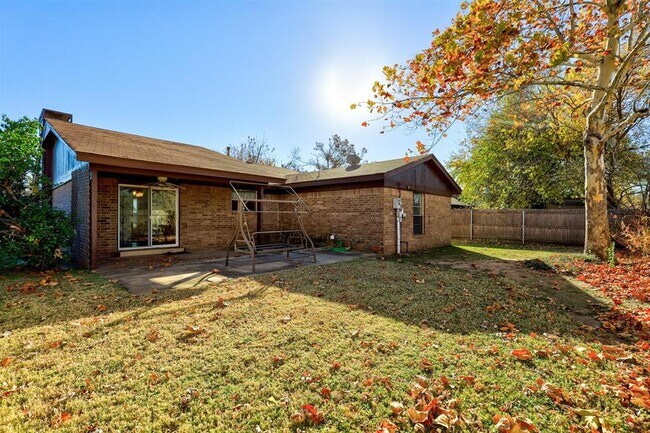 Building Photo - 841 N Robinson Ave