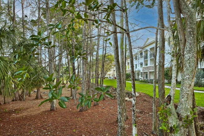 Building Photo - 5351 W Hillsboro Blvd