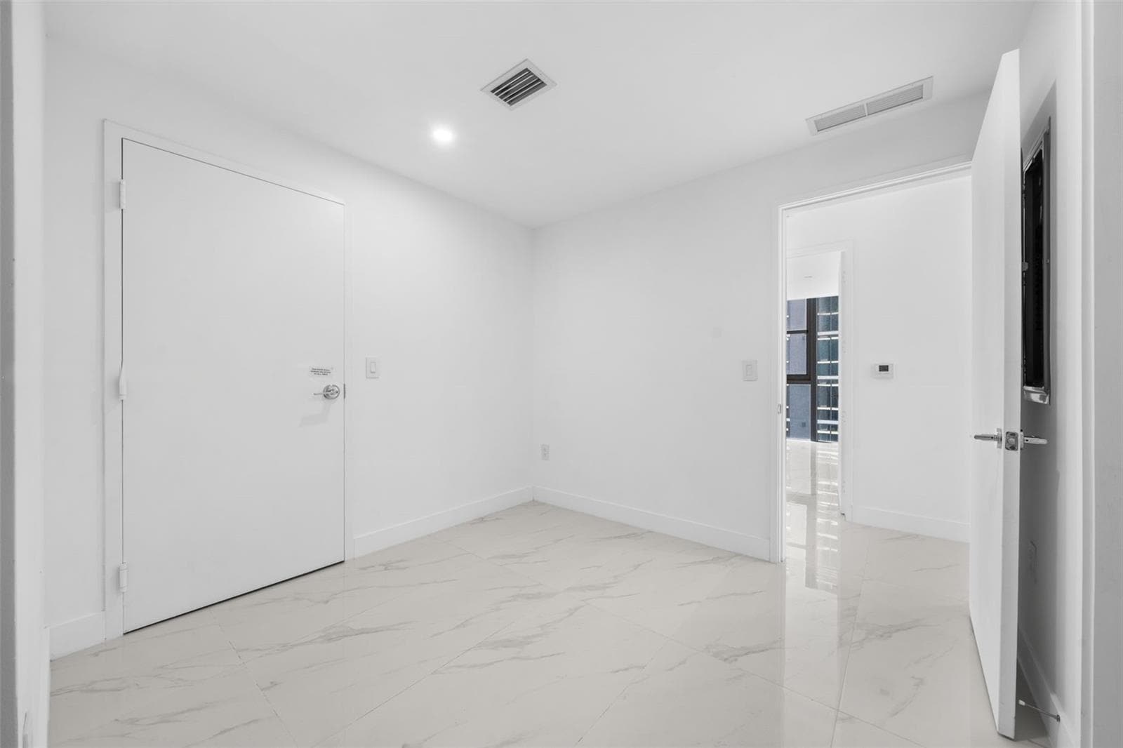 Building Photo - 700 NE 24th St