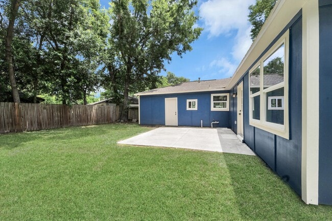 Building Photo - 710 Canary Cir