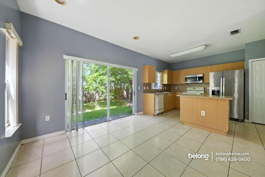 Building Photo - 2915 SE 15th Terrace