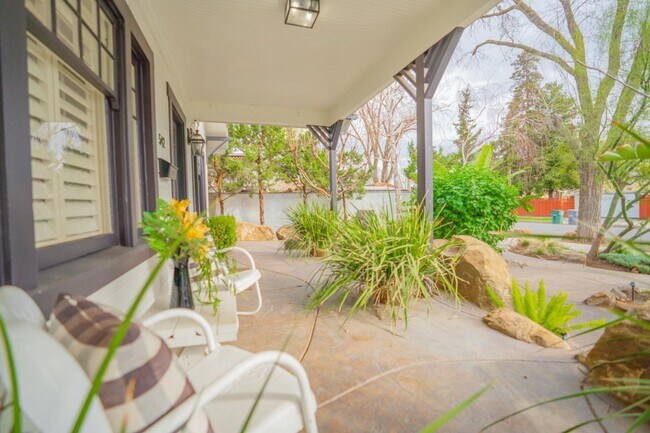 Building Photo - Beautiful Southside Los Banos Rental