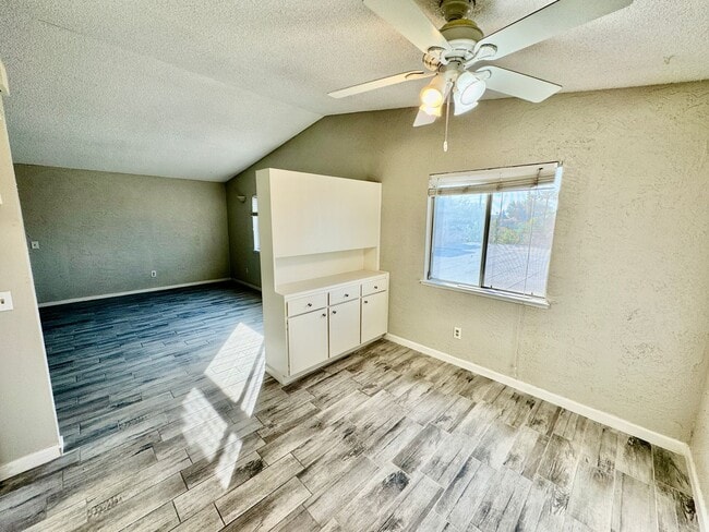 Building Photo - Spacious 2BD/2BTH with Private 2 Car Garage!