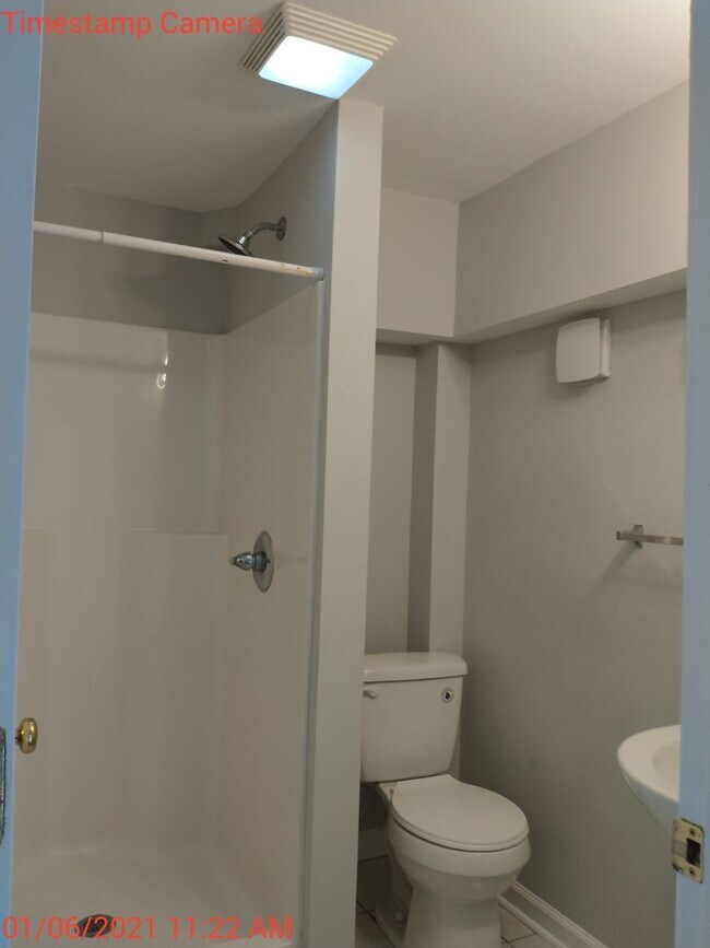 Building Photo - 2027-2028 9 bedroom / 4.5 baths  School Year Location PERFECT for students, in the heart of the UVA