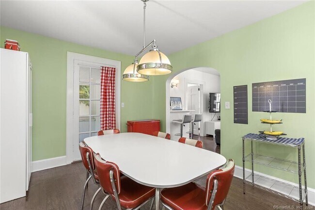 Building Photo - 61 Hillandale Rd