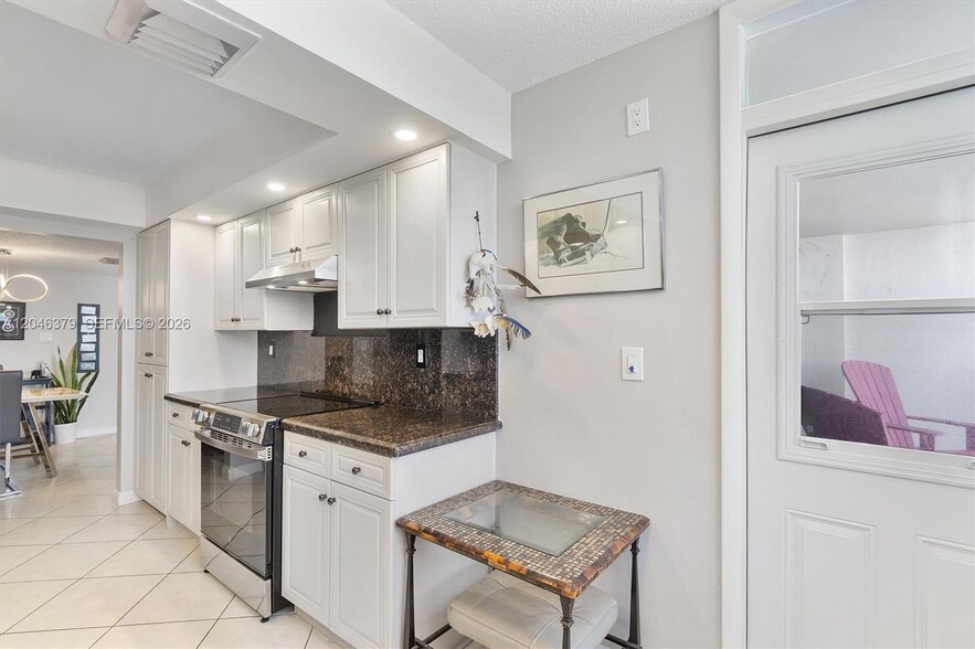 Building Photo - 18031 Biscayne Blvd