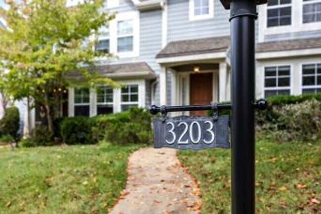Building Photo - 3203 Gateway Cir