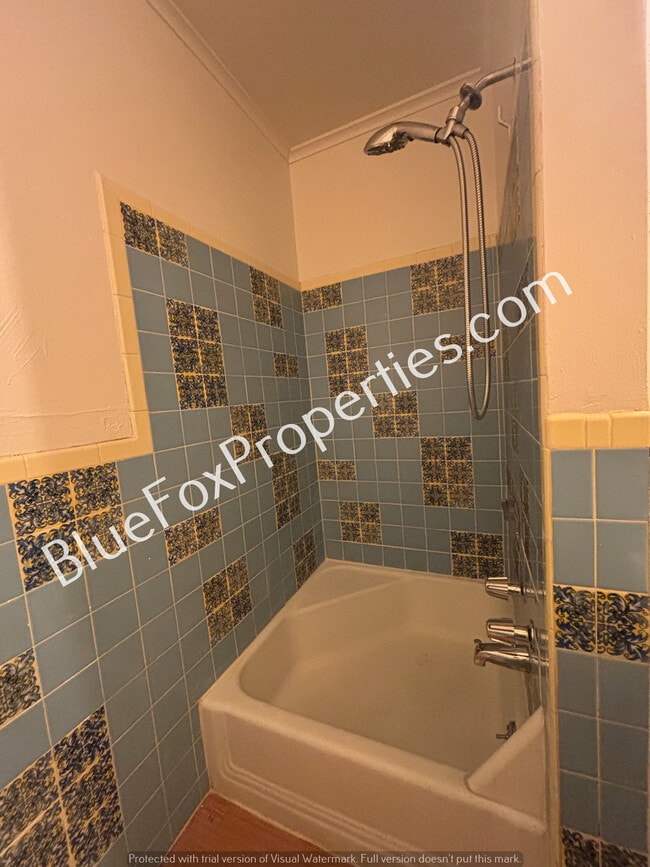 Building Photo - 809 N Irving Cir