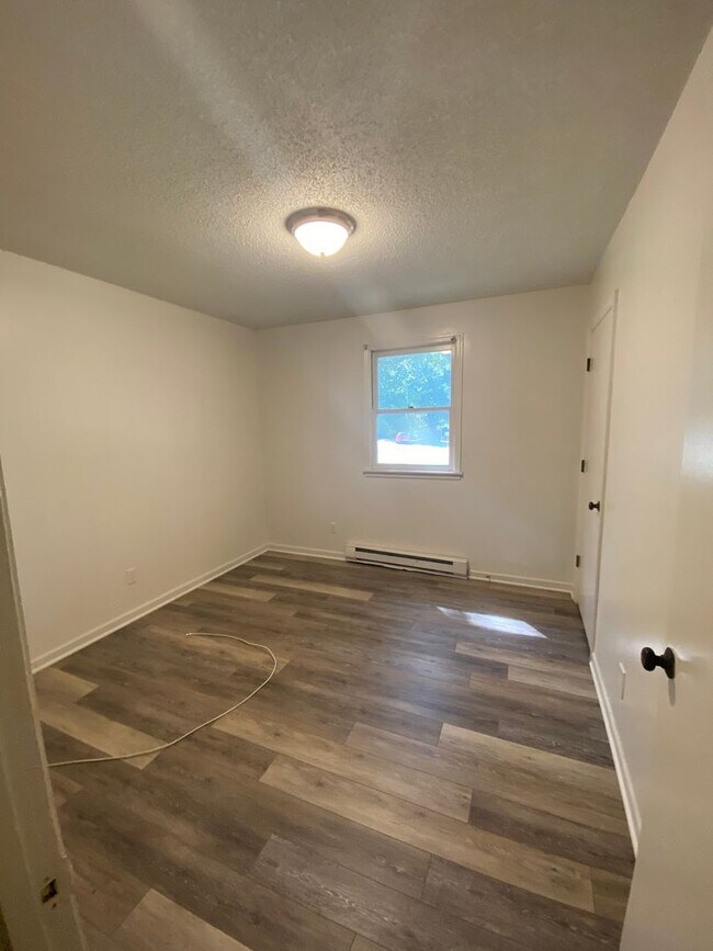 Building Photo - 217 Osborne St