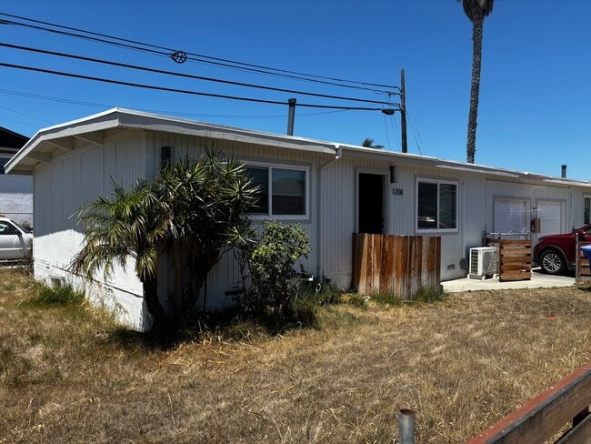Building Photo - Beautiful 2 bedrooms duplex in Imperial Beach
