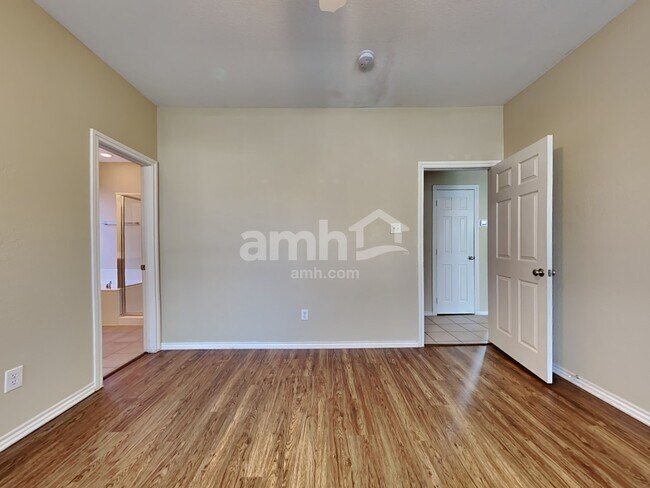 Building Photo - 2673 Silver Hill Dr