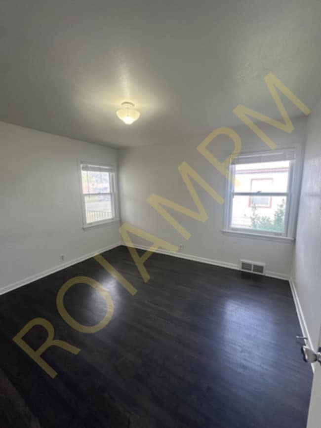 Building Photo - 3 Bed / 2 Bath Home – Fenced Yard & Garage