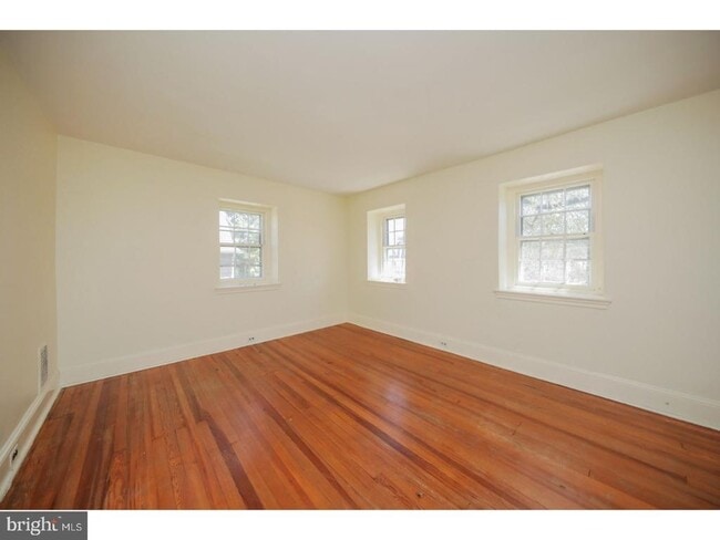 Building Photo - 17 E Willow Grove Ave