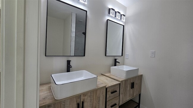 Building Photo - 10101 Bamboo Rd