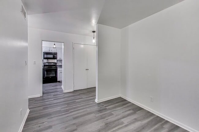 Building Photo - Large Foggy Bottom Beauty - 1+Den + 1 FB