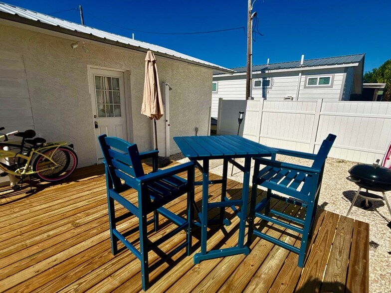 Building Photo - 216 La Paloma Pl