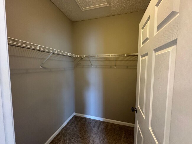 Building Photo - Sail Cove 2/2 Upstairs Condo Available Now!