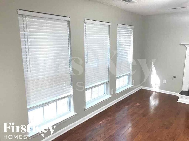 Building Photo - 338 Breeze Mdw