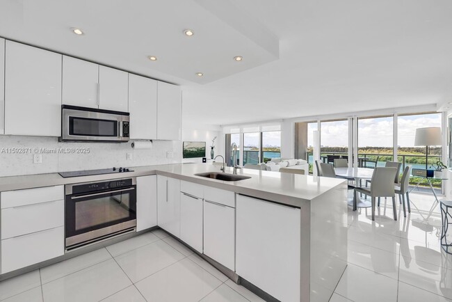 Primary Photo - 100 Bayview Dr