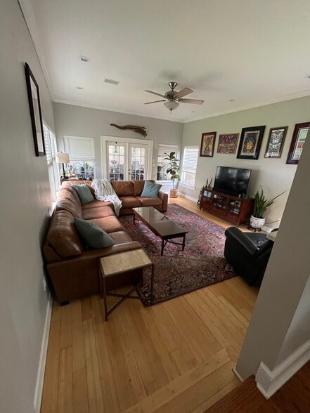 Building Photo - 718 Beard St