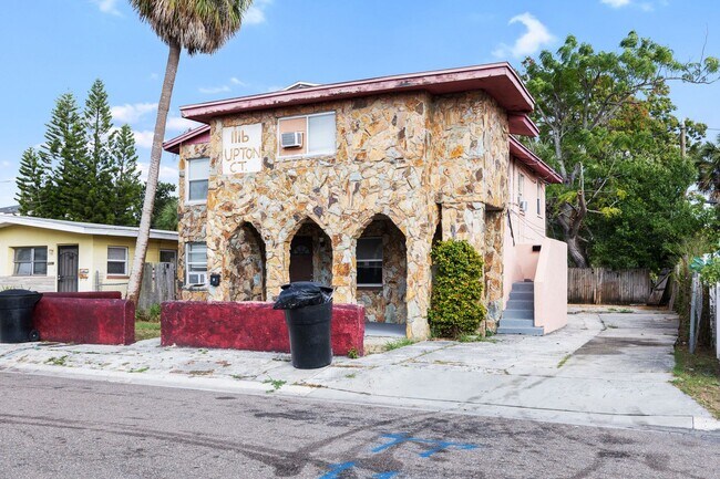 Building Photo - 1116 Upton Ct S