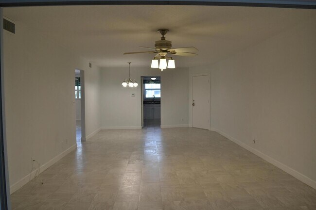 Building Photo - 124 Shore Ct