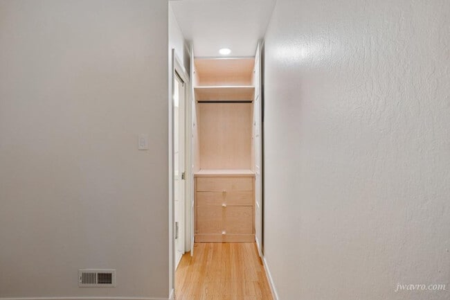 Building Photo - 354 Castro St