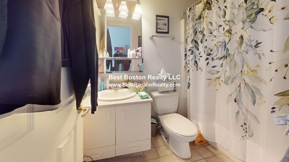 Building Photo - 175 Beacon St