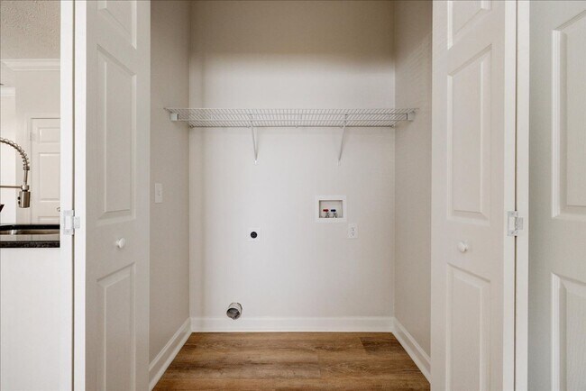 Building Photo - Evansville, IN**** Crown Moulding**** 2 Be...