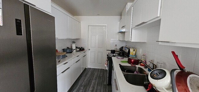 Building Photo - 84(1019E)