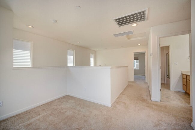 Building Photo - 1175 Dartmouth Cir