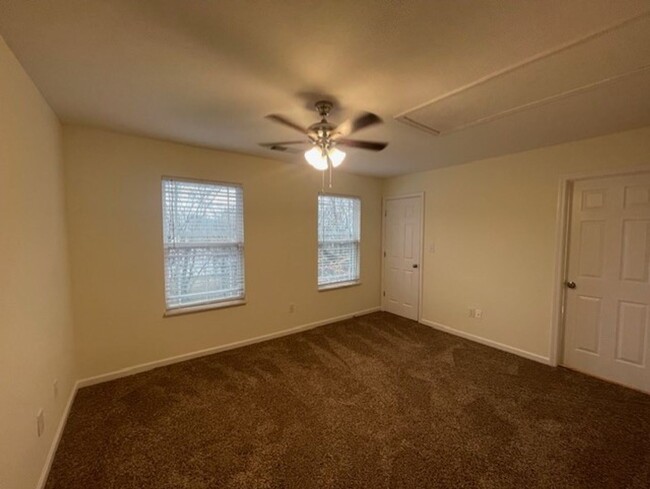 Building Photo - WEST KNOX CEDAR BLUFF AREA 2 BEDROOM 2.5 B...