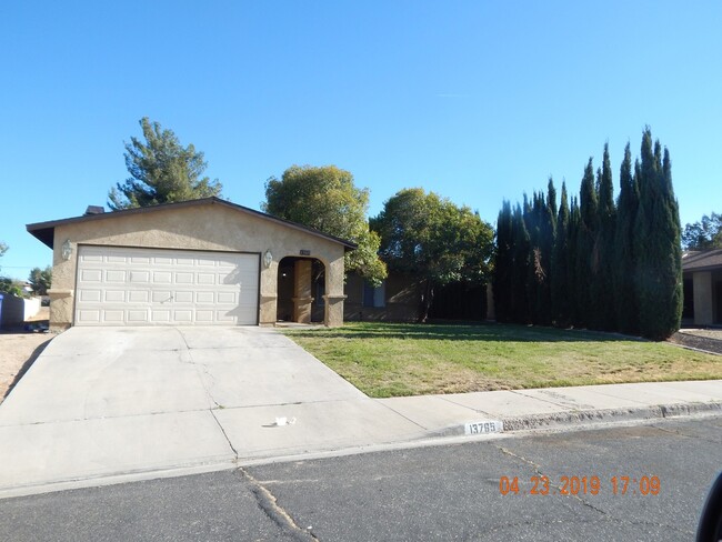 Building Photo - 3 bedroom/ 2 bath Home On Green Tree Golf ...