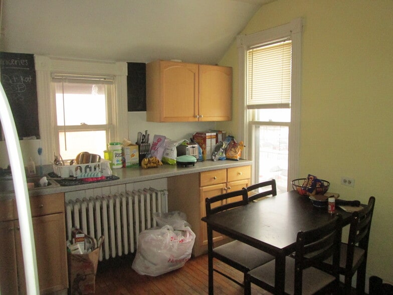 Kitchen - 1425 6th St SE