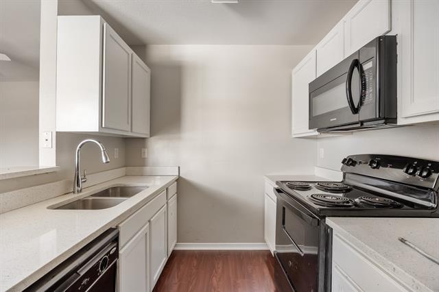 Building Photo - 303 Kings Way Dr